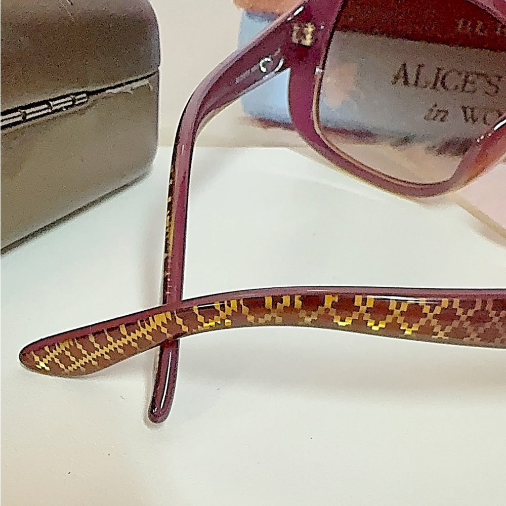 Gucci Tortoiseshell Sunglasses + case - image 7